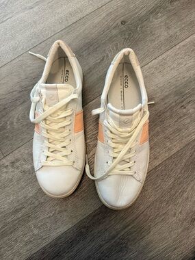 ECCO Street Lite Retro Sneaker in White/Peach Nectar size 40